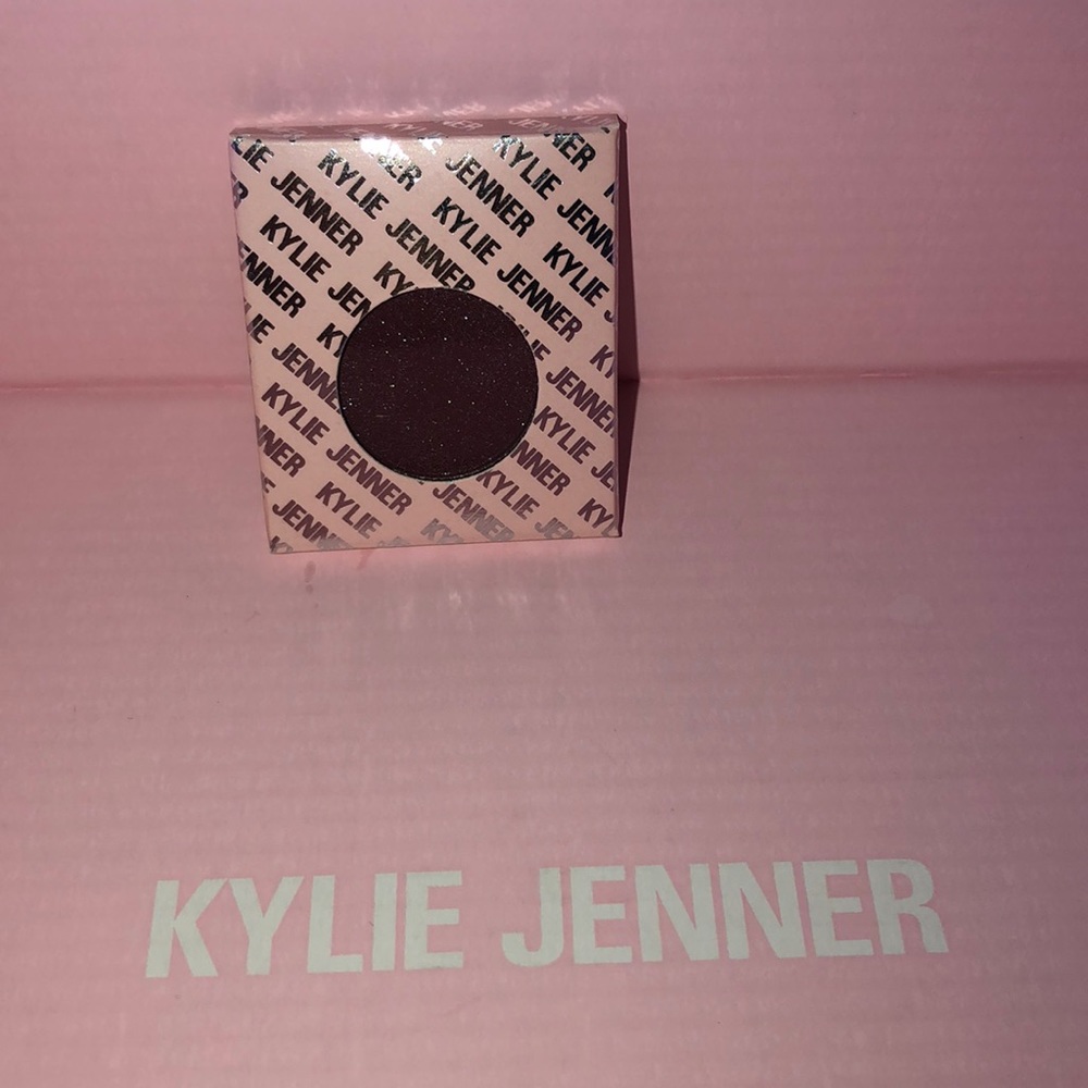 Kylie Cosmetics Pour Decisions Eyeshadow Single
